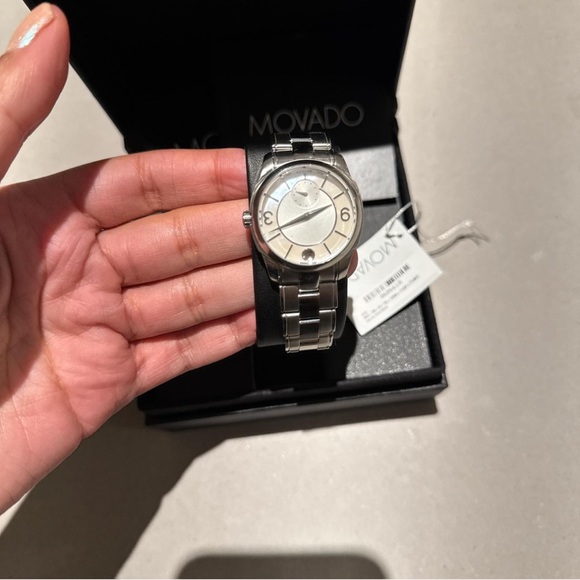 Movado women’s watch with mother of pearl dial - Picture 5 of 5